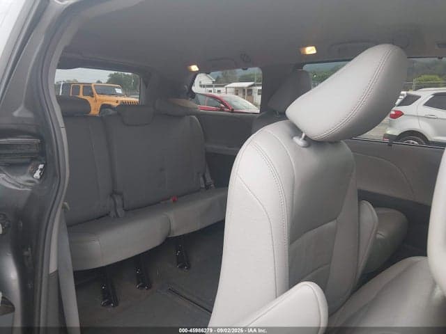 2017 TOYOTA SIENNA XLE 7 PASSENGER 8