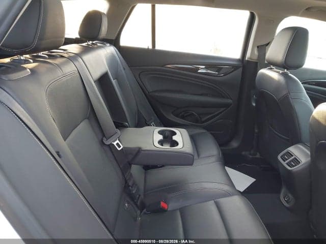 2018 BUICK REGAL TOURX ESSENCE 8