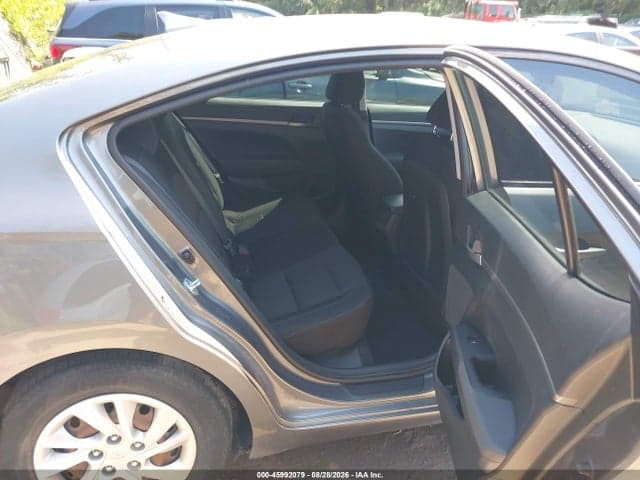 2018 HYUNDAI ELANTRA SE 8
