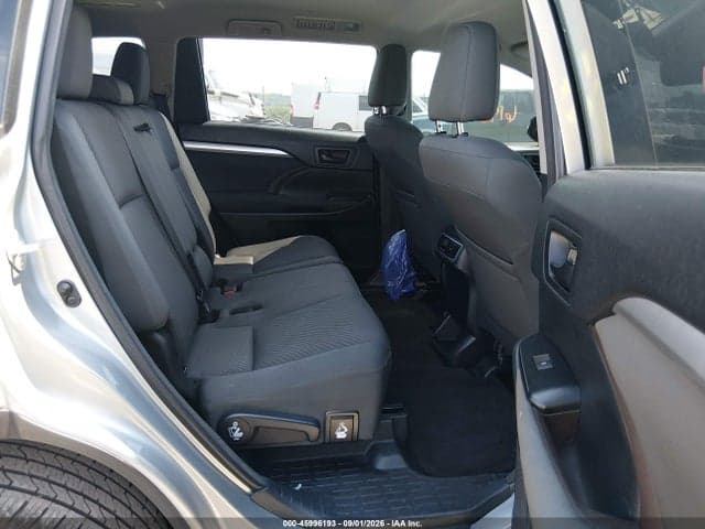 2018 TOYOTA HIGHLANDER LE 8