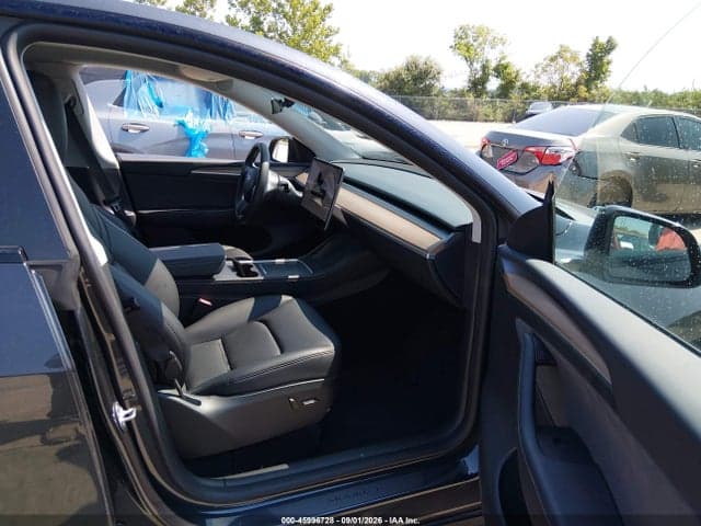2024 TESLA MODEL Y 4