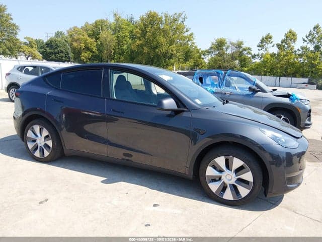 2024 TESLA MODEL Y 8