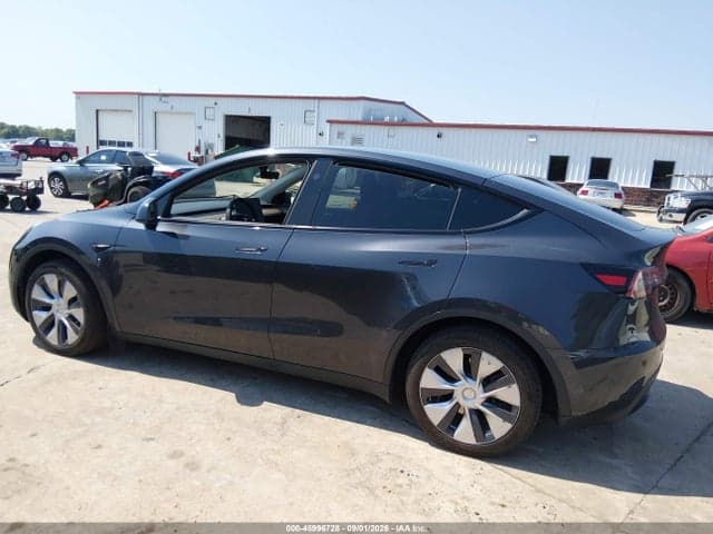 2024 TESLA MODEL Y 10