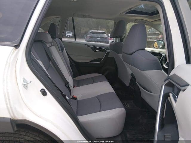 2019 TOYOTA RAV4 XLE 3