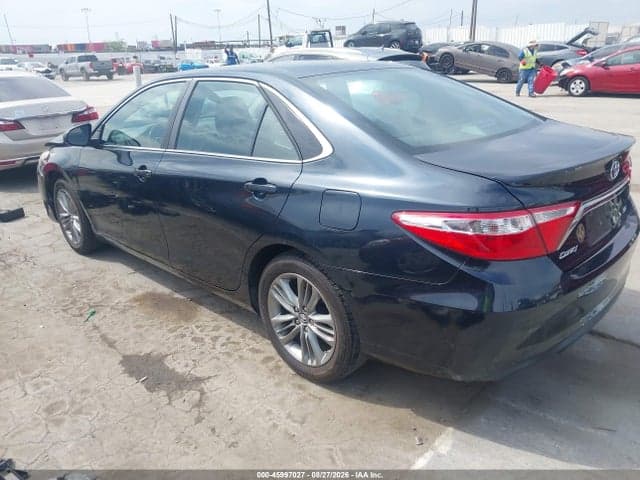 2017 TOYOTA CAMRY SE 3
