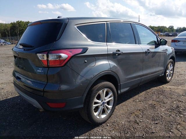 2017 FORD ESCAPE SE 4