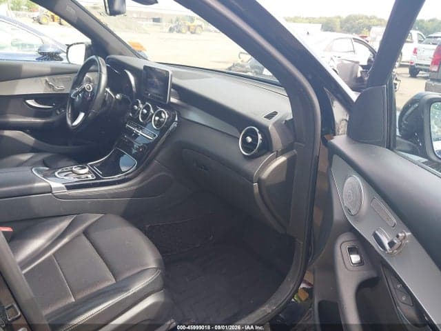 2017 MERCEDES-BENZ GLC 300 4MATIC 5