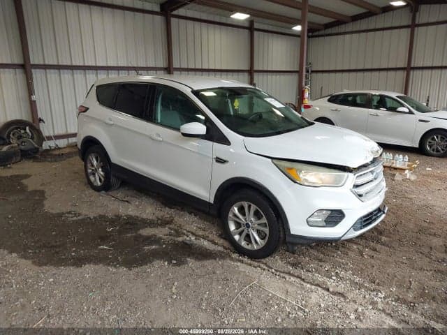 2017 FORD ESCAPE SE 1
