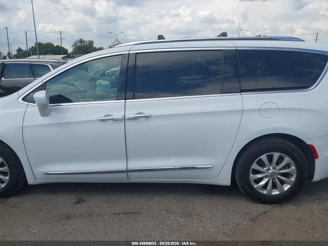 2019 CHRYSLER PACIFICA TOURING L 14