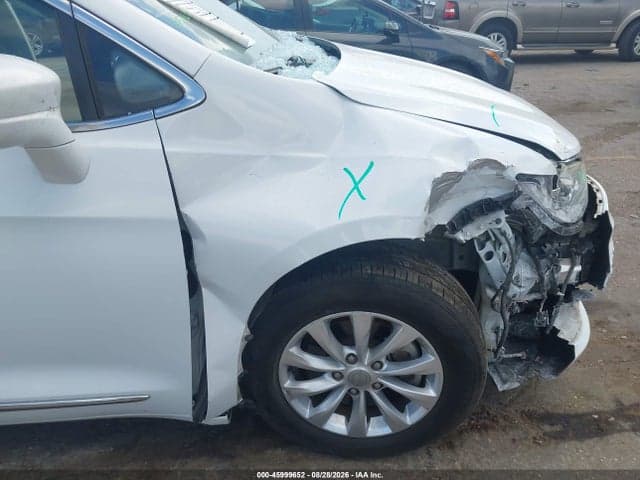 2019 CHRYSLER PACIFICA TOURING L 6
