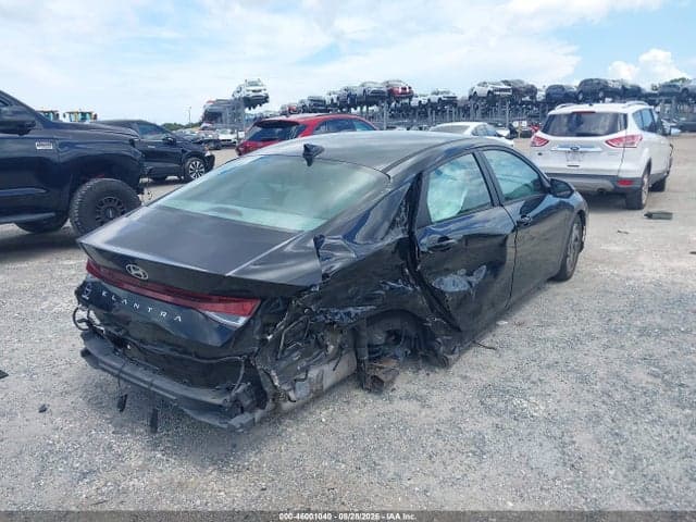 2024 HYUNDAI ELANTRA SEL 4