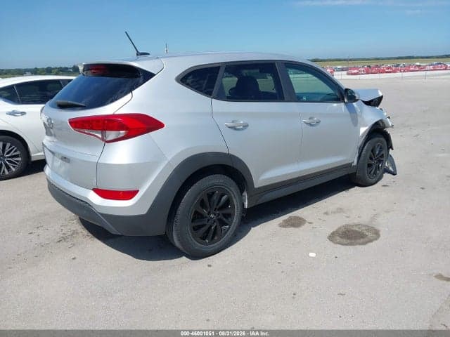 2017 HYUNDAI TUCSON SE 4