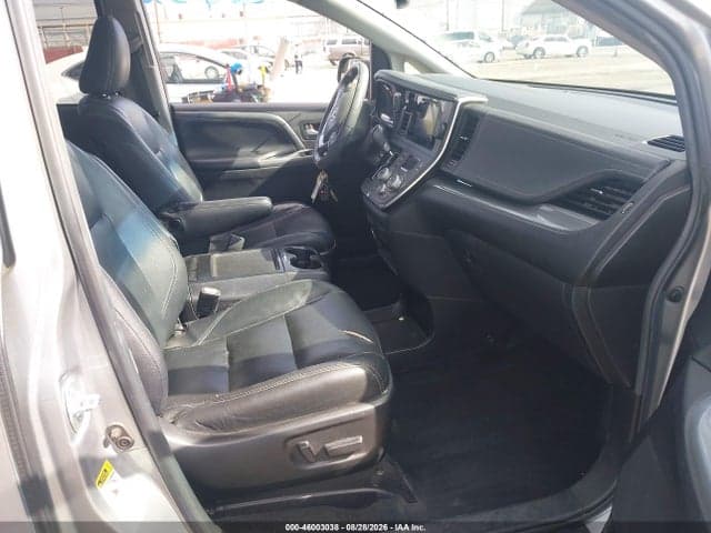 2017 TOYOTA SIENNA SE 8 PASSENGER 3