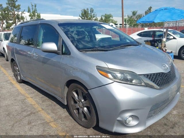 2017 TOYOTA SIENNA SE 8 PASSENGER 4