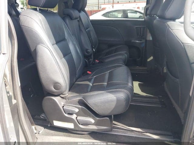 2017 TOYOTA SIENNA SE 8 PASSENGER 5