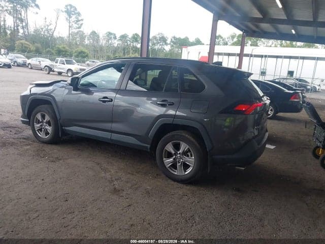 2024 TOYOTA RAV4 XLE 3