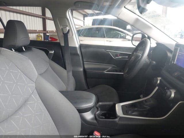 2024 TOYOTA RAV4 XLE 5