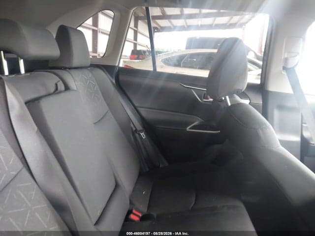 2024 TOYOTA RAV4 XLE 8