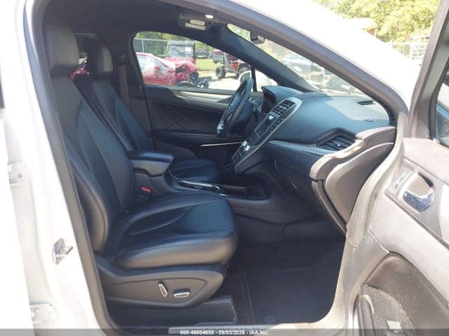2017 LINCOLN MKC PREMIERE 5