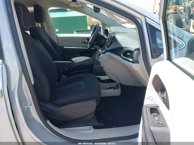 2023 CHRYSLER VOYAGER LX 5