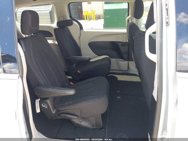 2023 CHRYSLER VOYAGER LX 8
