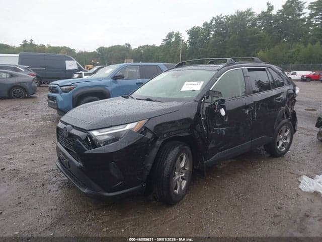 2023 TOYOTA RAV4 XLE 2