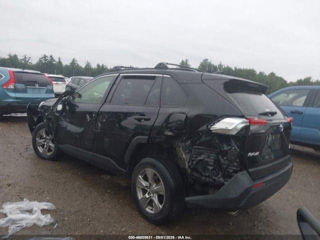 2023 TOYOTA RAV4 XLE 3