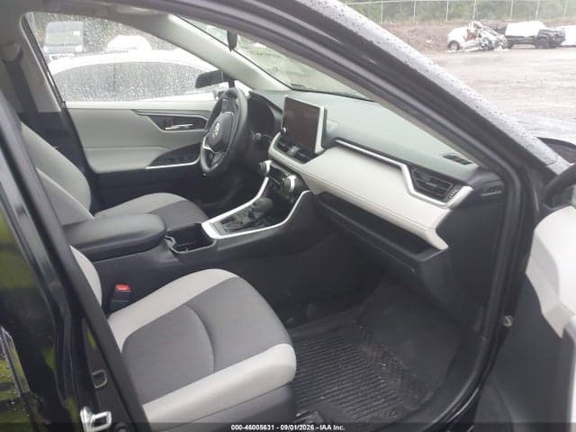 2023 TOYOTA RAV4 XLE 5