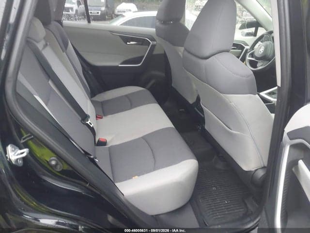 2023 TOYOTA RAV4 XLE 8