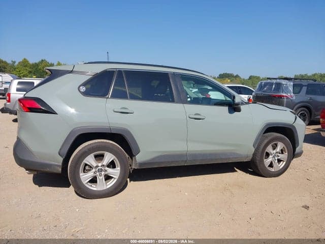 2019 TOYOTA RAV4 XLE 13