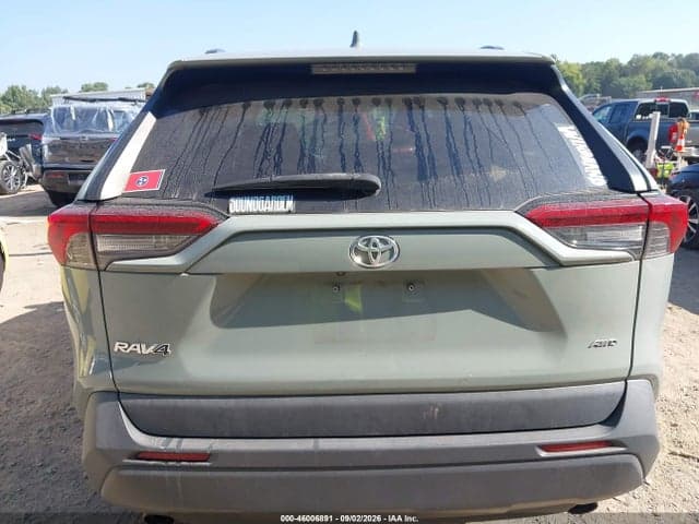 2019 TOYOTA RAV4 XLE 16