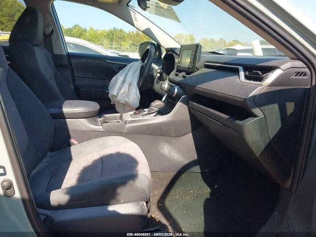 2019 TOYOTA RAV4 XLE 5