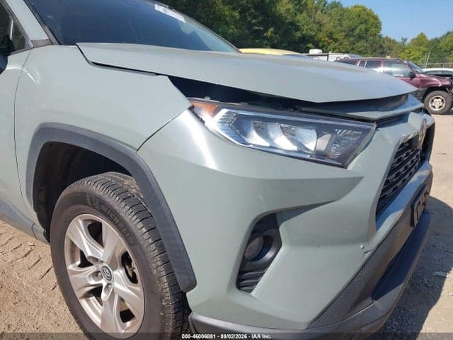 2019 TOYOTA RAV4 XLE 6