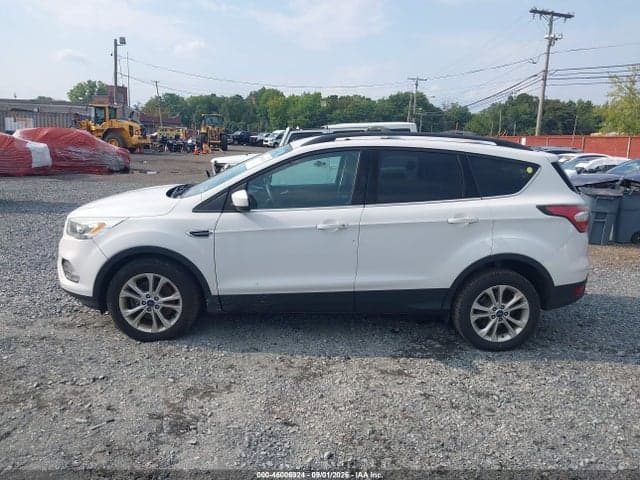 2017 FORD ESCAPE SE 11