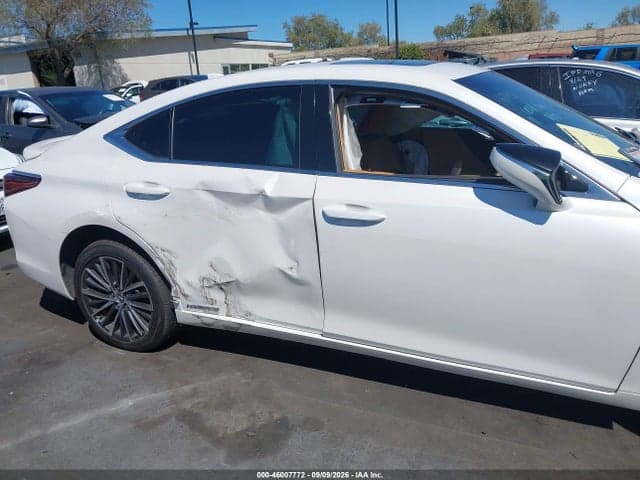 2022 LEXUS ES 300H 17