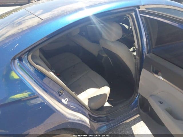 2019 HYUNDAI ELANTRA SE 8
