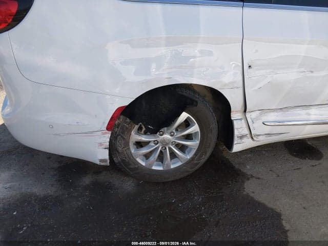 2018 CHRYSLER PACIFICA TOURING L 17