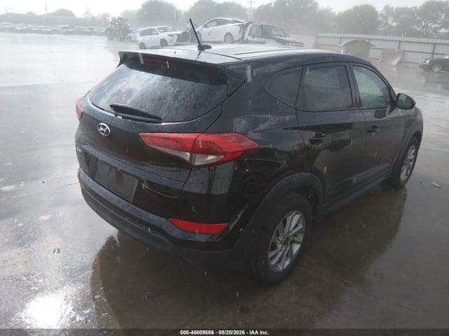 2017 HYUNDAI TUCSON SE 4