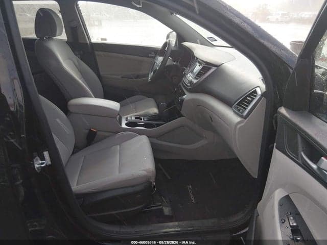 2017 HYUNDAI TUCSON SE 5