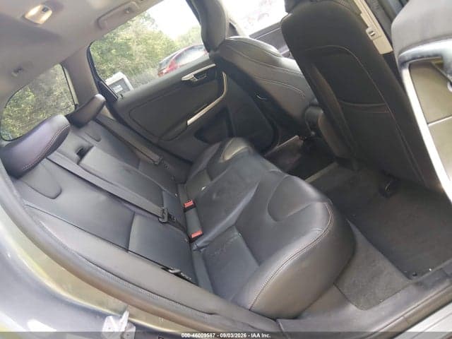 2017 VOLVO XC60 T6 DYNAMIC 8