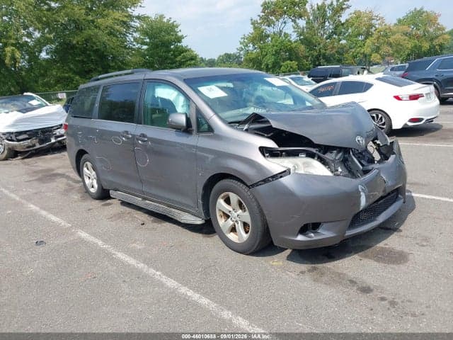 2017 TOYOTA SIENNA LE 8 PASSENGER