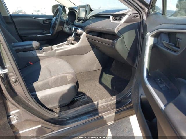 2022 TOYOTA RAV4 LE 5