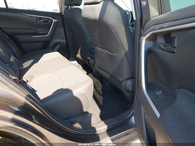 2022 TOYOTA RAV4 LE 8