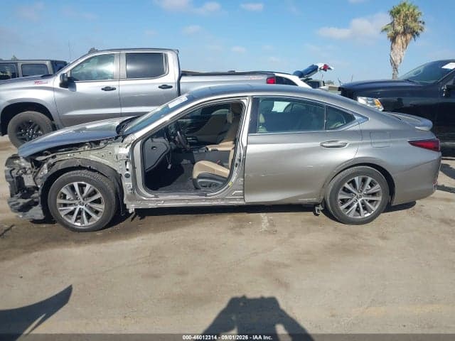 2020 LEXUS ES 300H 15