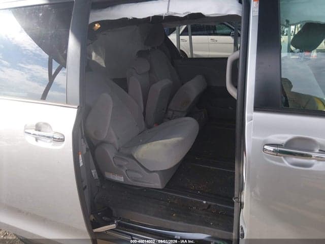2020 TOYOTA SIENNA LE 8