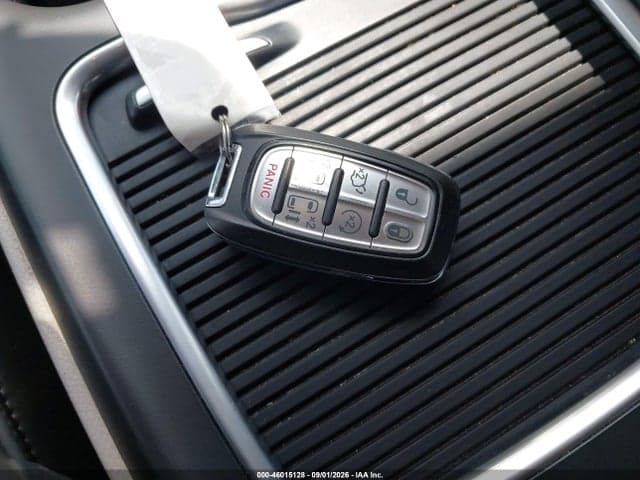 2019 CHRYSLER PACIFICA LIMITED 11