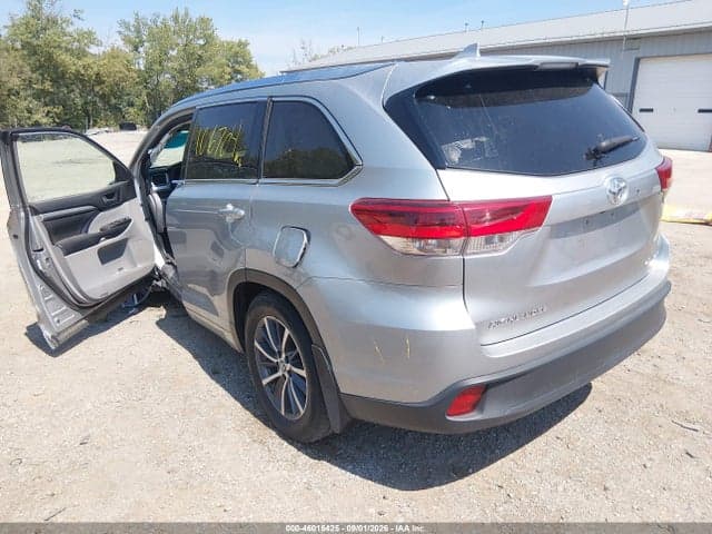 2018 TOYOTA HIGHLANDER XLE 3