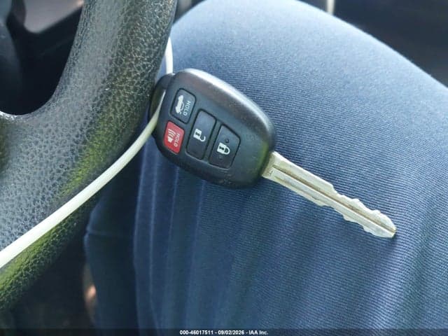 2017 TOYOTA COROLLA LE 11