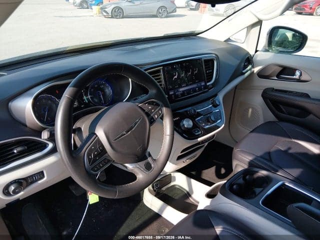 2024 CHRYSLER PACIFICA TOURING L 17