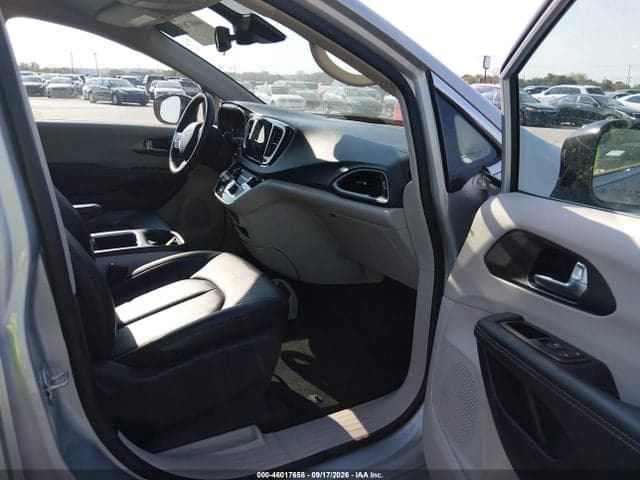 2024 CHRYSLER PACIFICA TOURING L 5